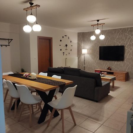Rania'S House Apartment Aigio Exterior photo